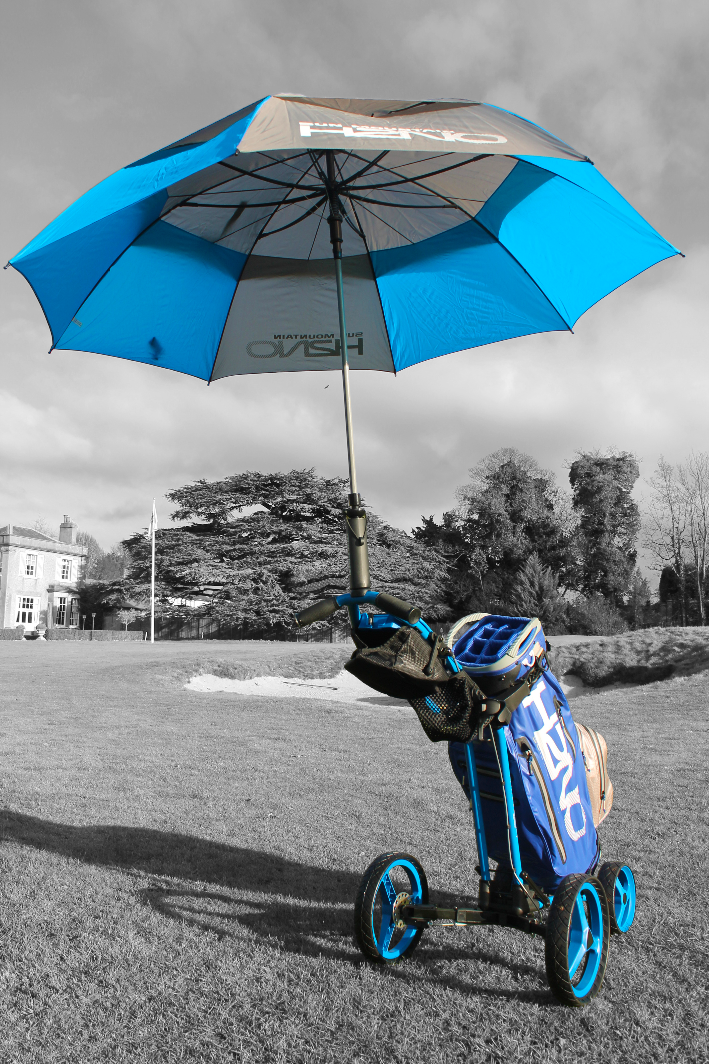Black and White Image of the 2019 Sun Mountain H2NO on top of a golf bag